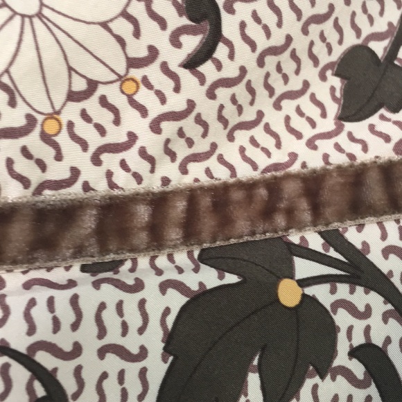 Floral skirt tan 100%silk - Picture 6 of 7